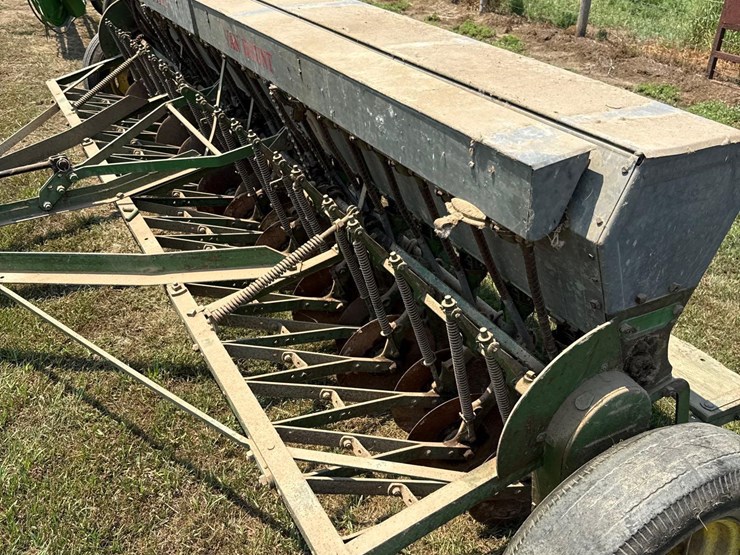 john-deere-van-brunt-12ft-drill-image-17