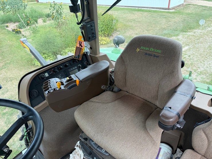 john-deere-8130-image-61