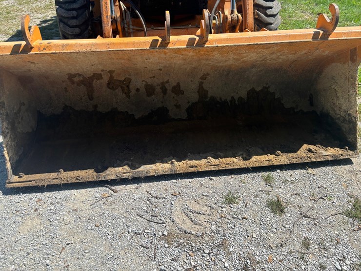 2009-case-580m-image-96
