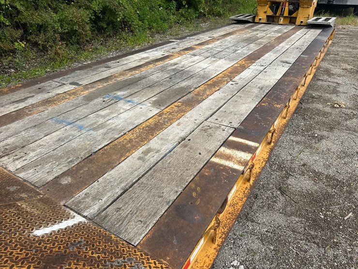 #2676-•-eager-beaver-tri-axle-lowboy-trailer-image-19
