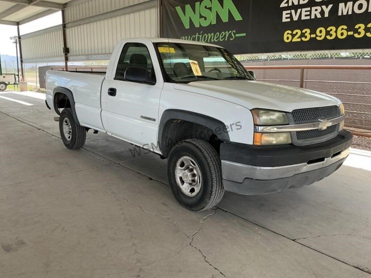 2004-chevrolet-silverado-2500hd-image-2