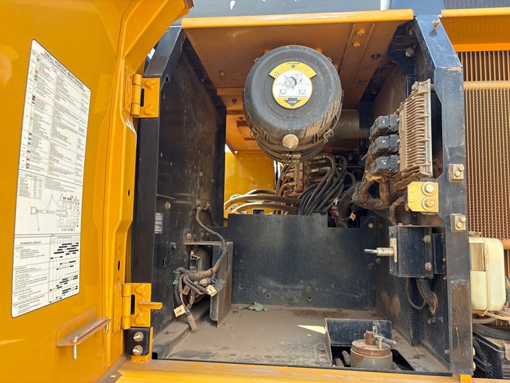 deere-250g-lc-image-39
