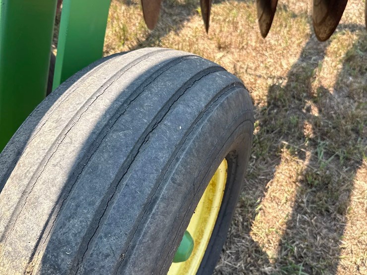 john-deere-230-image-26