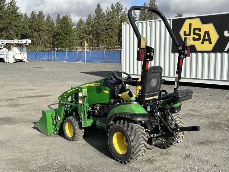 2021-john-deere-1025r-image-3