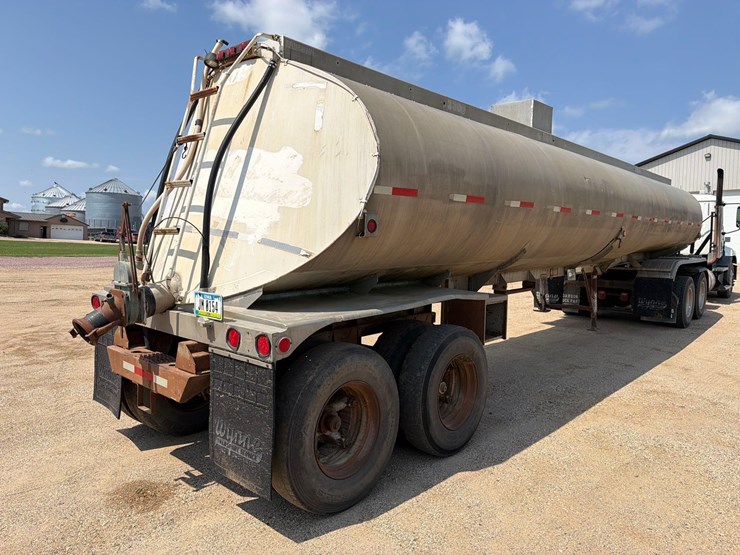 1959-fruehauf-tanker-image-3