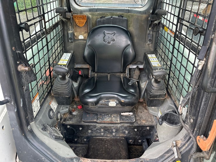 2012-bobcat-s850-image-32