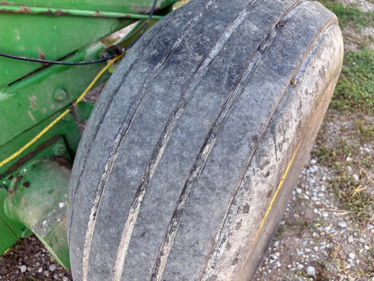 john-deere-338-image-37