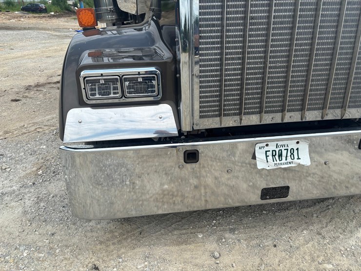 2012-kenworth-w900-image-24