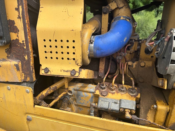 caterpillar-d4h-image-30