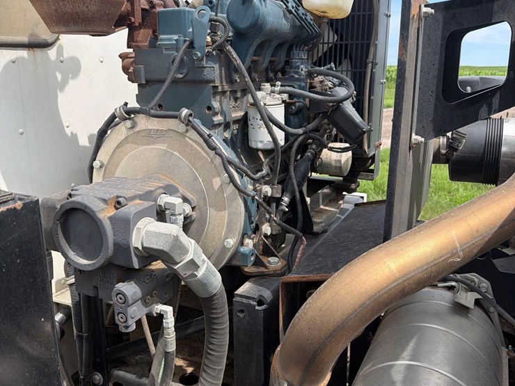 2015-isuzu-nrr-image-59