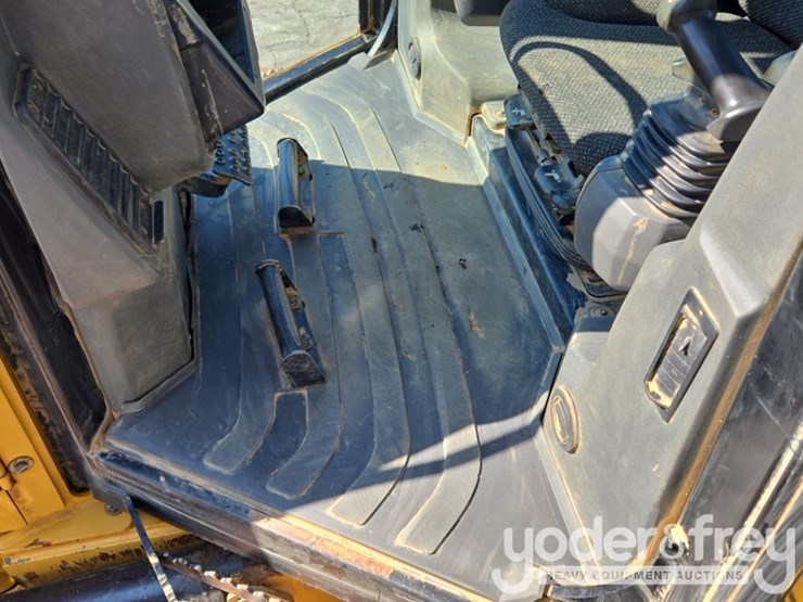 2019-caterpillar-d5k2-lgp-image-32