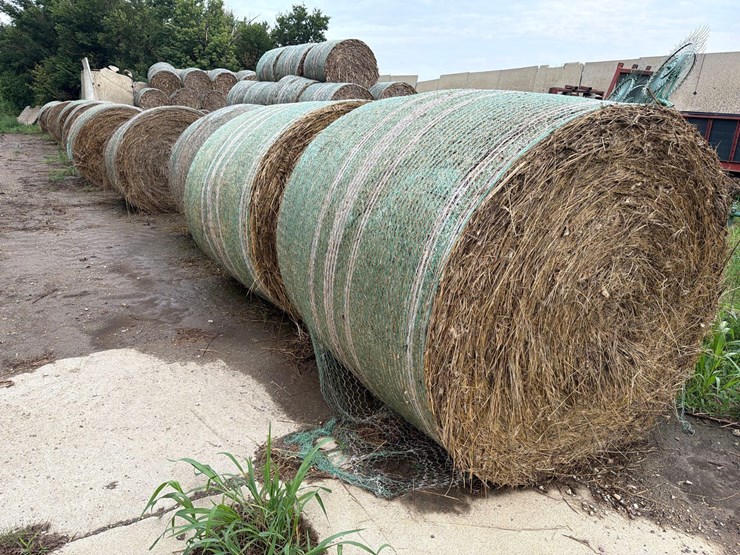 17-grass-round-bales-image-6