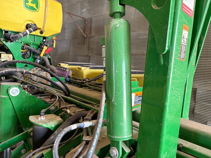 john-deere-1775-image-16