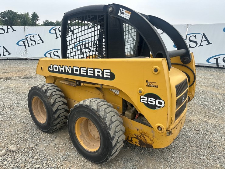john-deere-250-image-3