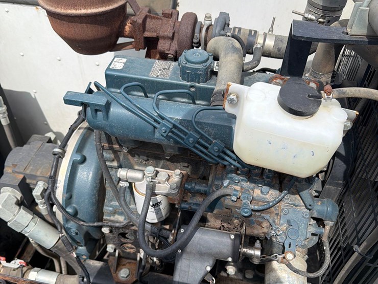 2015-isuzu-nrr-image-57