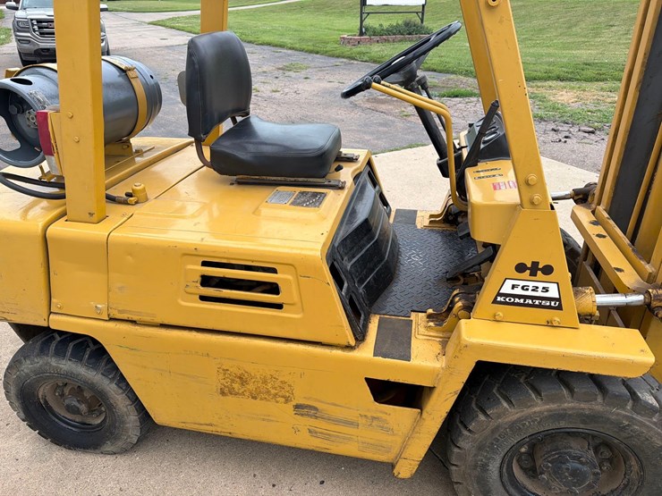 komatsu-fg25-propane-forklift-image-20