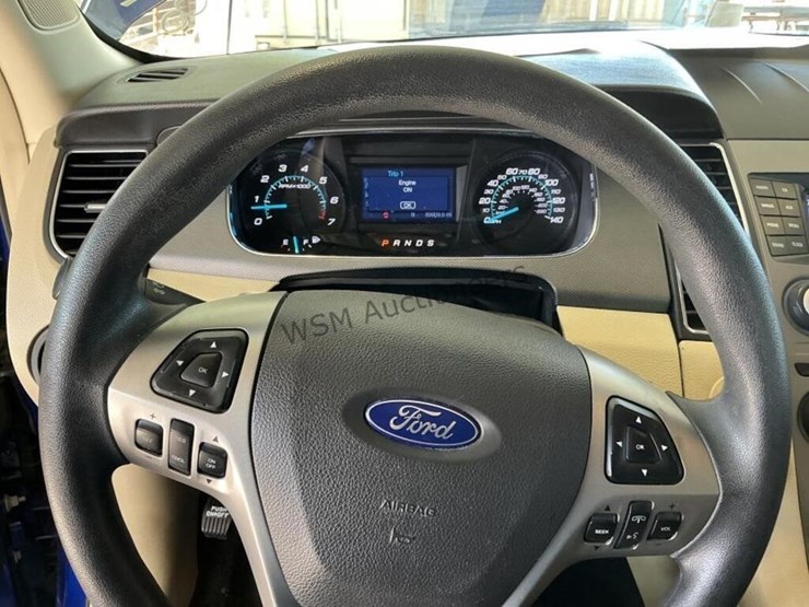 2015-ford-taurus-sdn-image-16