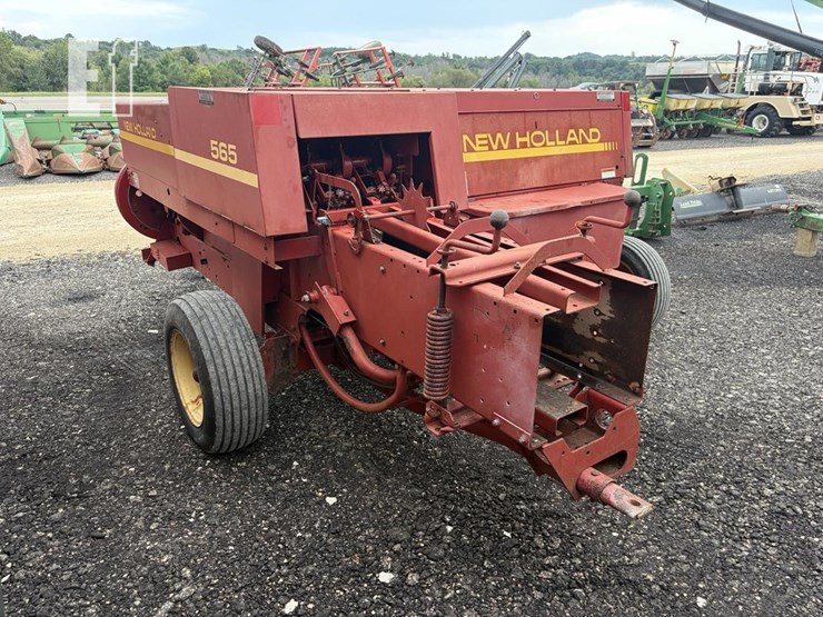 new-holland-565-image-2
