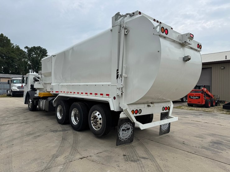 2015-mack-leu613-image-3