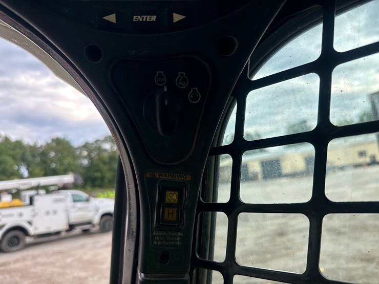 2012-bobcat-s850-image-39