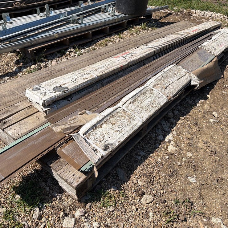 Wood Grain Steel Horizontal Siding
