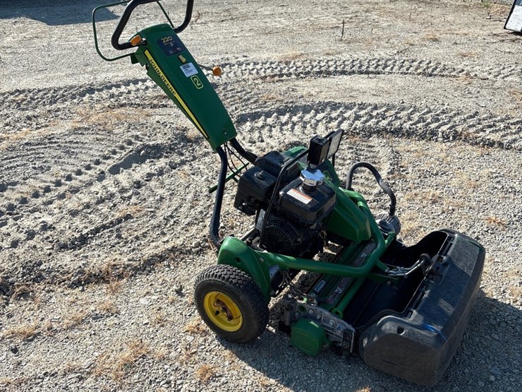 2012-john-deere-11-image-1
