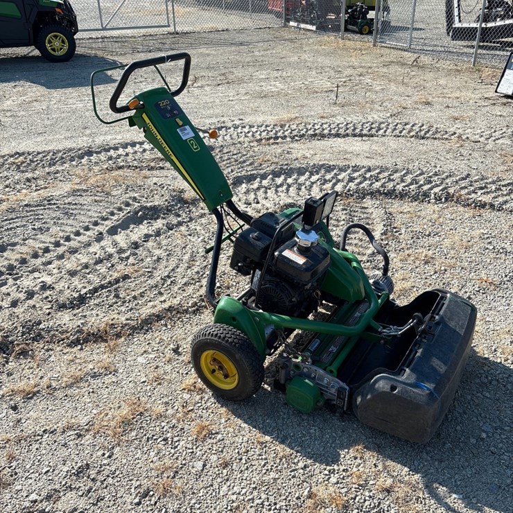 2012 JOHN DEERE 11