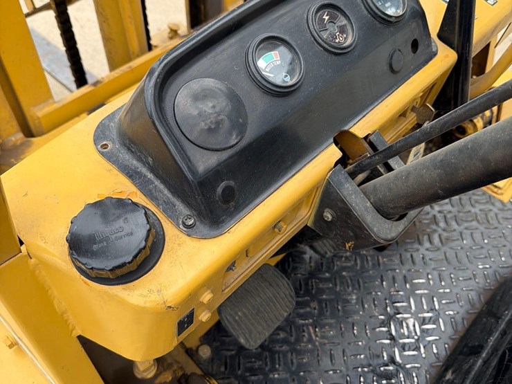 komatsu-fg25-propane-forklift-image-16