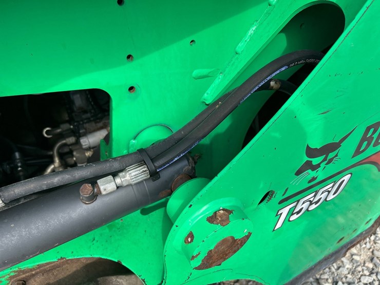 2017-bobcat-t550-image-24
