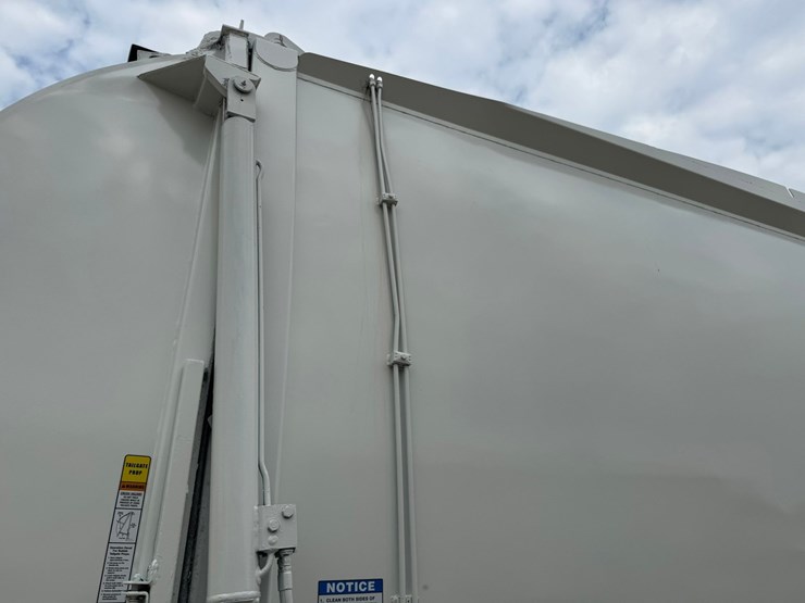2016-mack-mru613-image-30