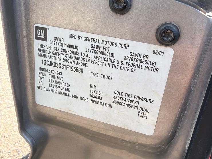 2001-chevrolet-k3500-image-47