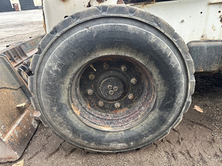 2012-bobcat-s850-image-55