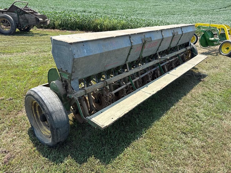 john-deere-van-brunt-12ft-drill-image-10