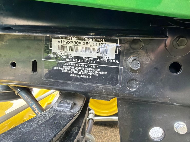 2021-john-deere-x390-image-24