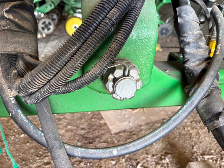 john-deere-1775-image-8