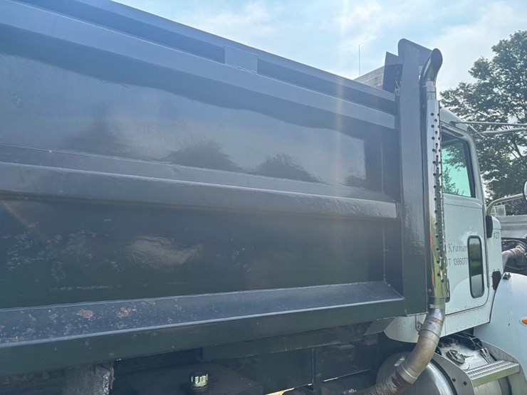 #2289-•-2006-peterbilt-tandem-axle-dump-truck-image-71