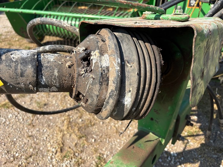 john-deere-338-image-10