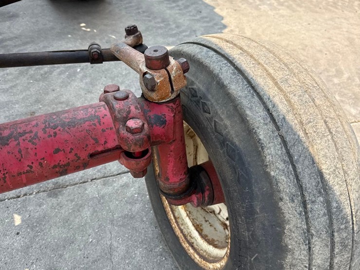 farmall-560-diesel-tractor-image-14
