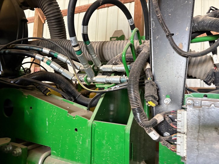 john-deere-1775-image-43
