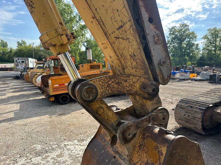 caterpillar-225d-lc-image-22