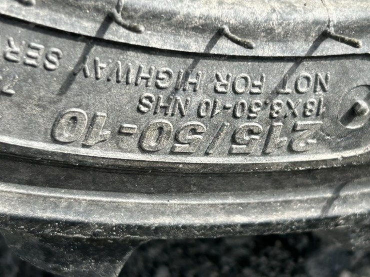 2021-john-deere-1025r-image-16
