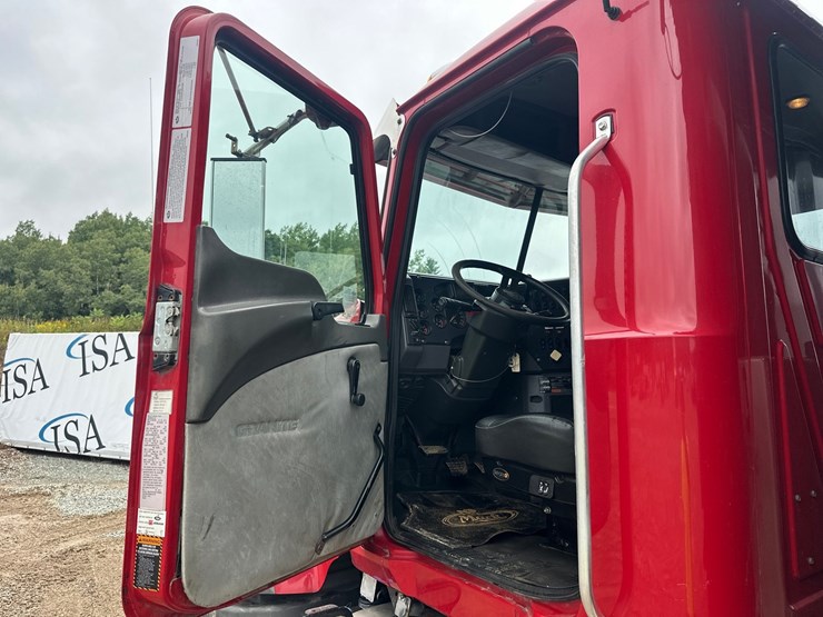 #61413-•-2013-mack-gu713-quad-axle-dump-truck-image-36