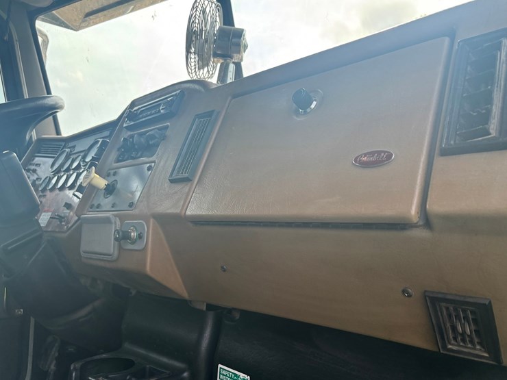 #2289-•-2006-peterbilt-tandem-axle-dump-truck-image-45