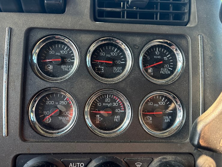2014-kenworth-t680-image-36