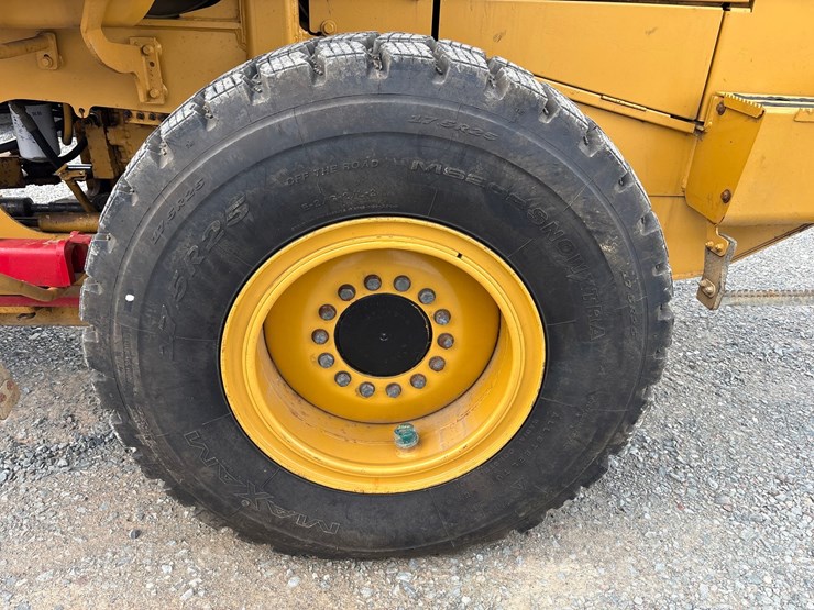 deere-444h-image-75