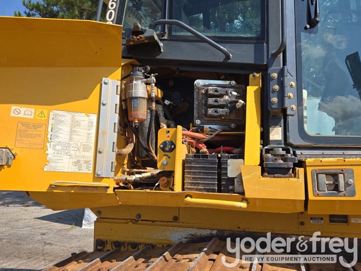 2018-deere-850k-lgp-image-36