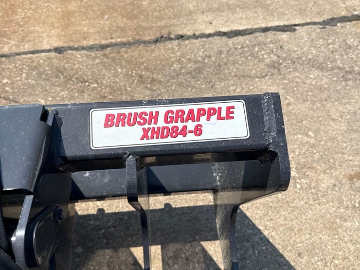 new-stout-84-inch-brush-skidloader-grapple-bucket-image-11