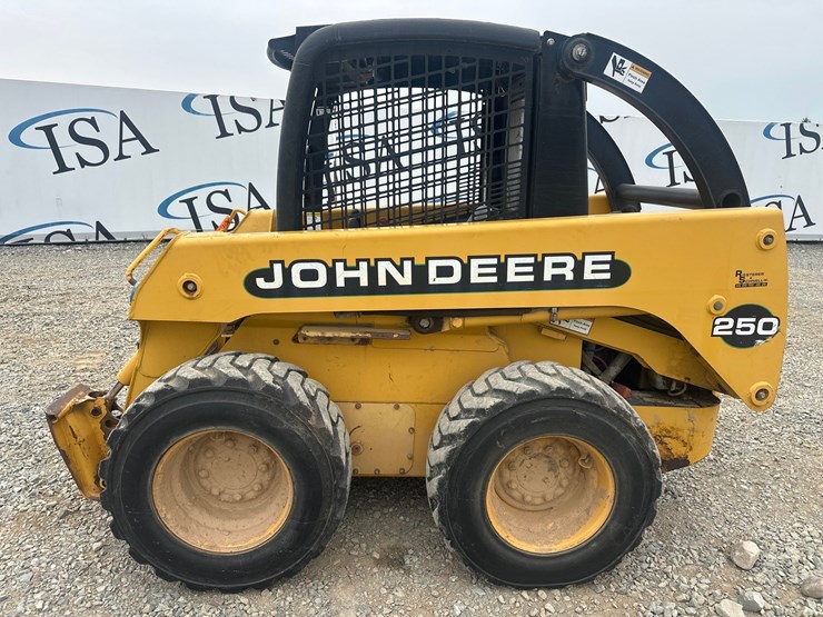 john-deere-250-image-2