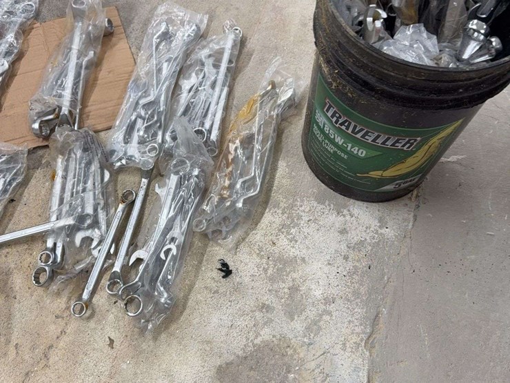 5-gallon-bucket-of-unused-metric-wrenches-image-5