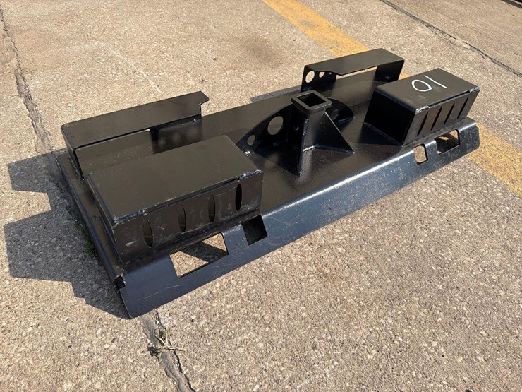 heavy-duty-skidloader-receiver-hitch-back-plate-image-2